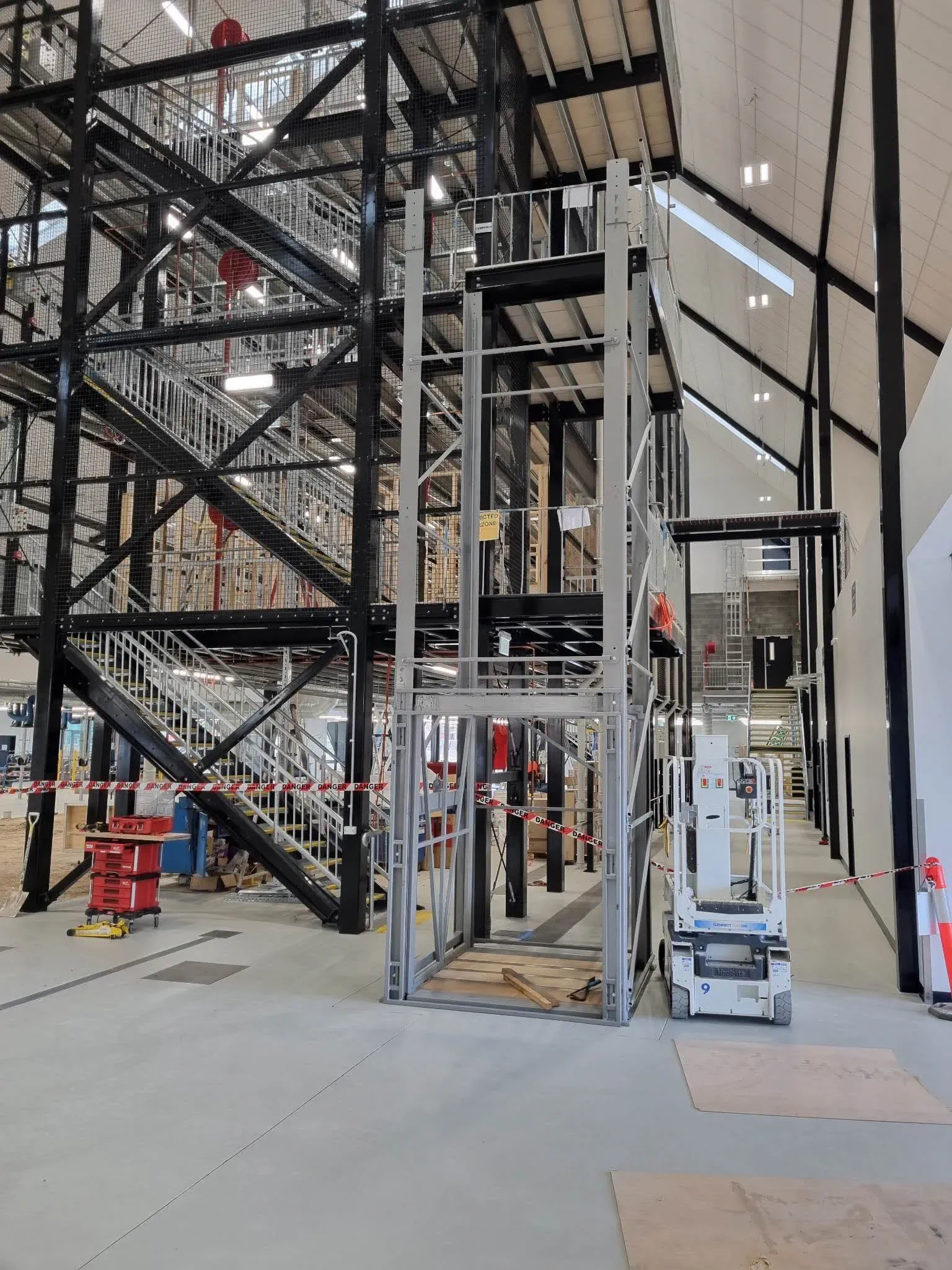 Hansen & Yuncken TasTAFE WET CoE - 4S Goods Lift