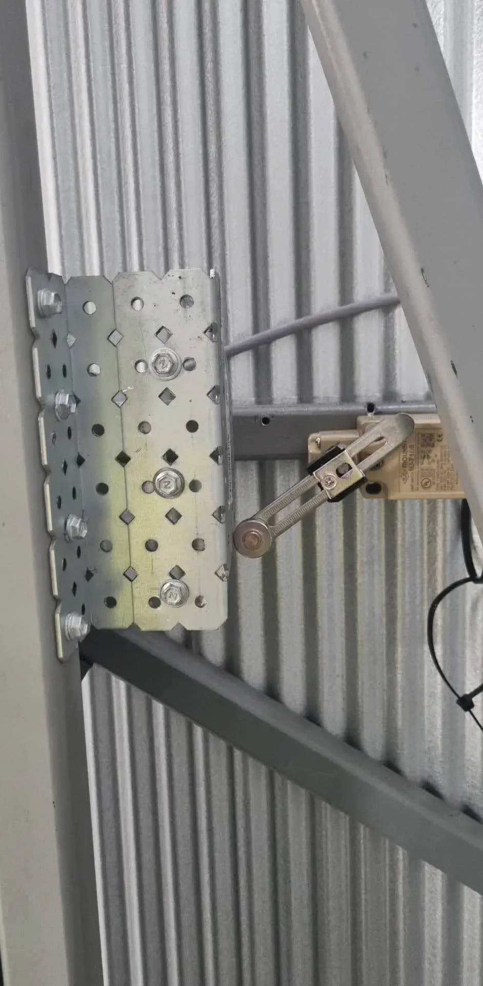 Hansen & Yuncken TasTAFE WET CoE - 4S Goods Lift